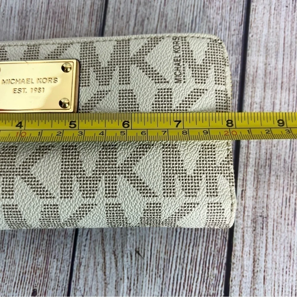 Michael Kors Signature Jet Set Wristlet Wallet